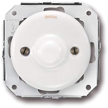 TAPA CIEGA DE PORCELANA BLANCA. TIPO COLONIAL